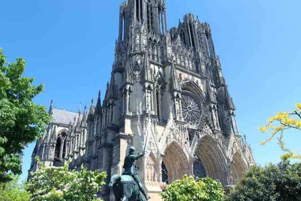 Apppartement Des Sacres De Reims Apartment Exterior foto
